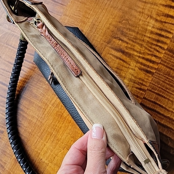 The Sak Indio color block Tan and Black Shoulder Bag - Picture 8 of 10